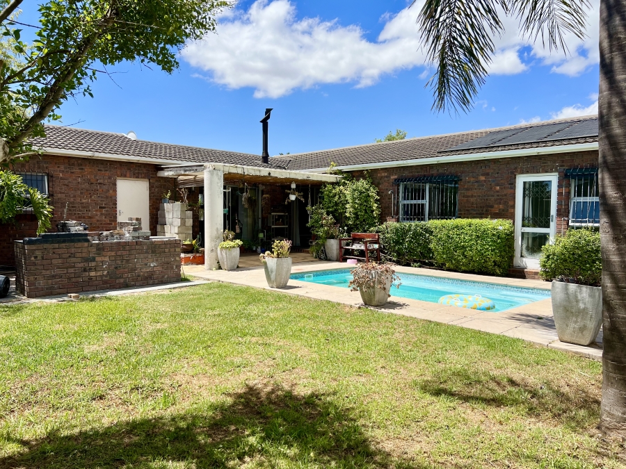 4 Bedroom Property for Sale in Plattekloof Glen Western Cape